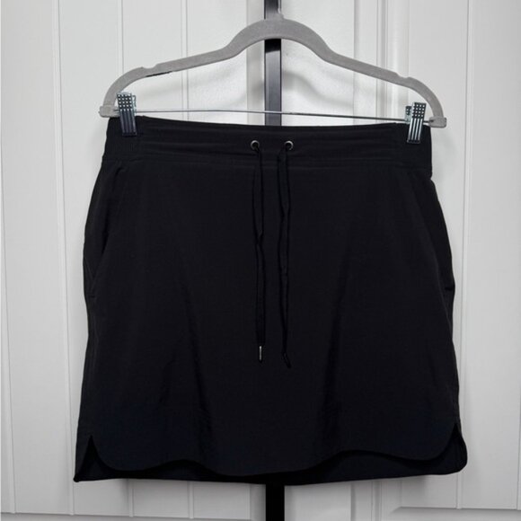 Dresses & Skirts - Athleta Women’s Black Workout Mini Skirt with Drawstring & Built in Shorts